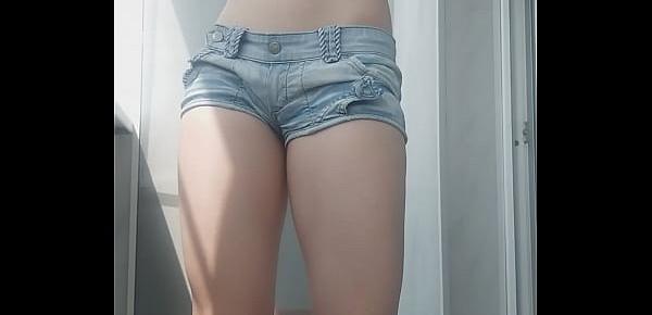 trendsGambling girl takes off her shorts
